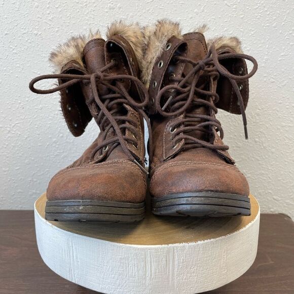 JustFab Faux Leather and Fur Lined Booties Size 8 EUC - Picture 3 of 8